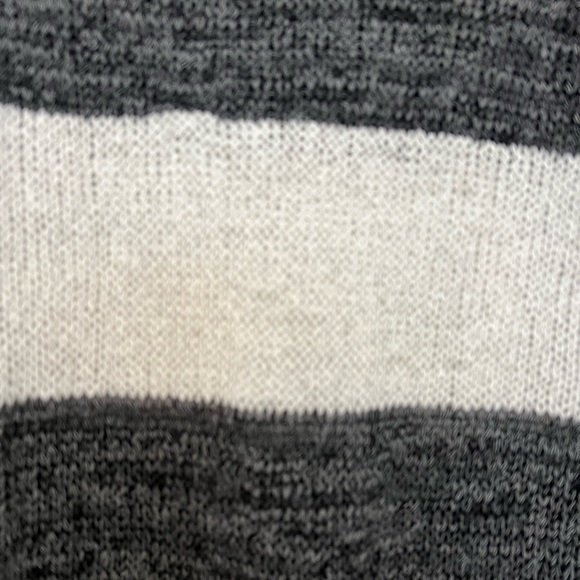 Sans Souci Lightweight Summer Sweater - Picture 3 of 4